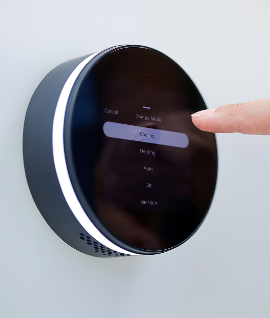 Smart thermostat system with modular hardware design and scalable PCB layout